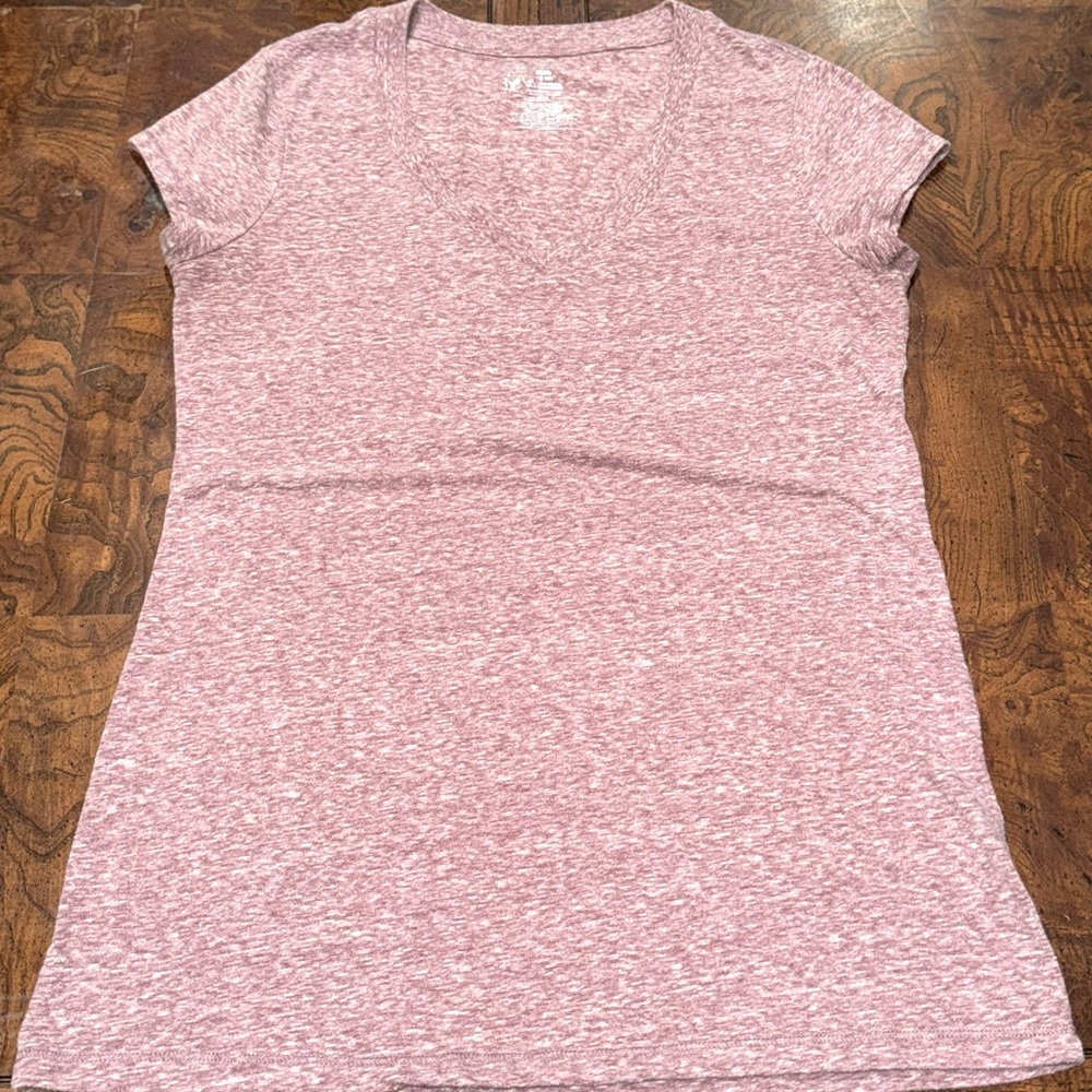 No Boundaries basic v neck tee